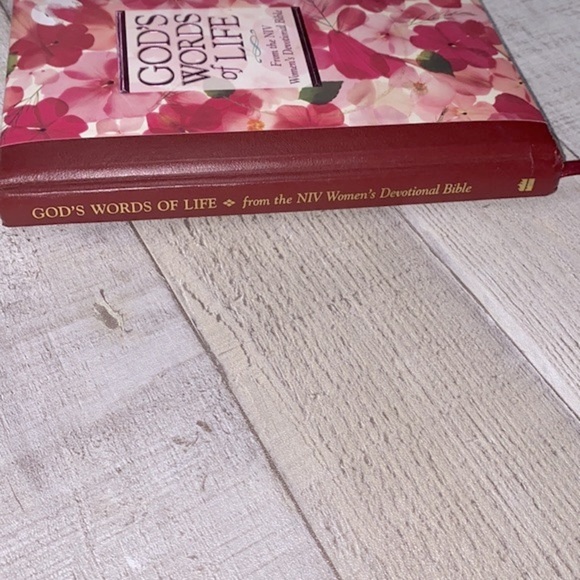 Gods words of life women’s NIV devotional Bible book FREE WITH PURCHASE - Picture 7 of 7